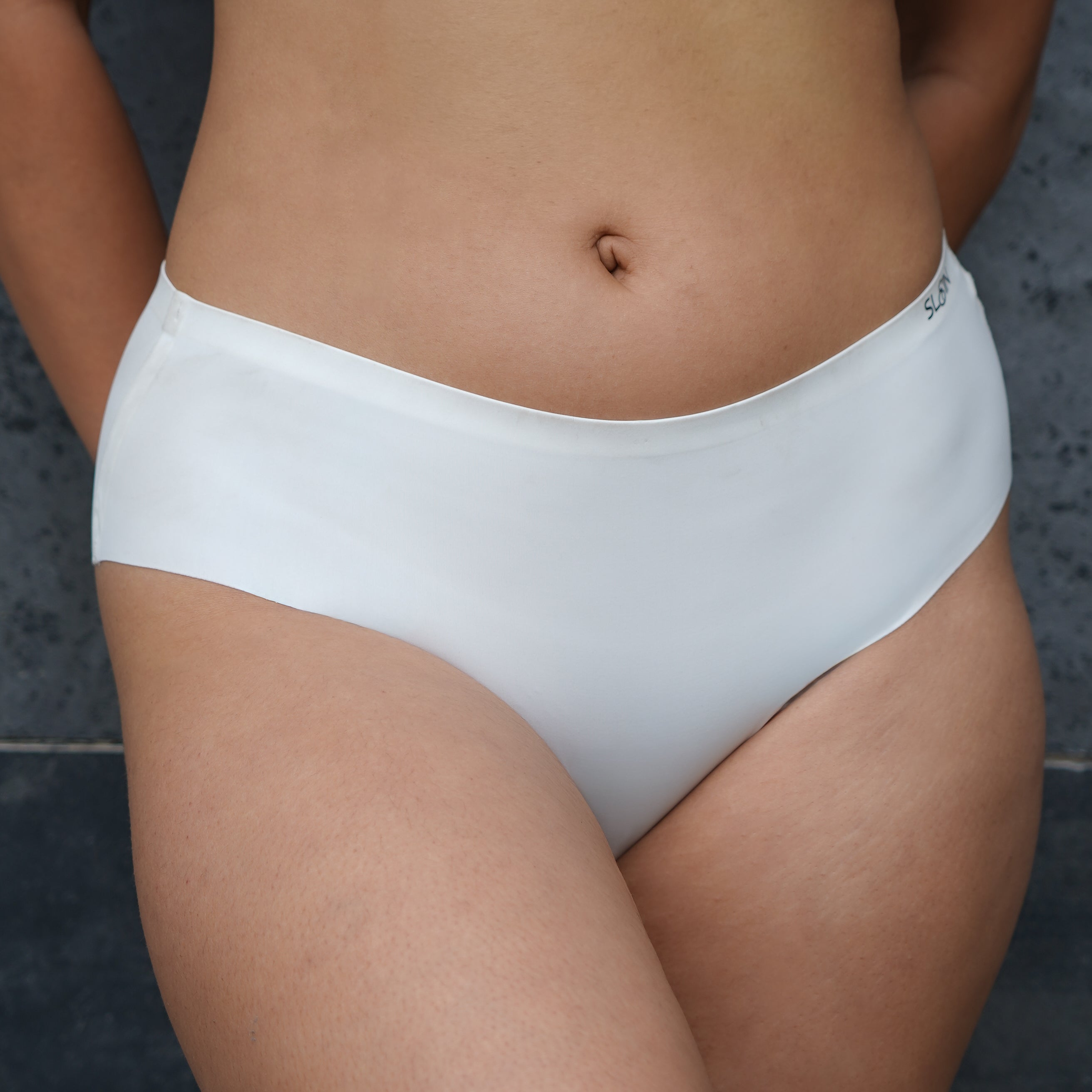 Seamless Mid Rise Thongs