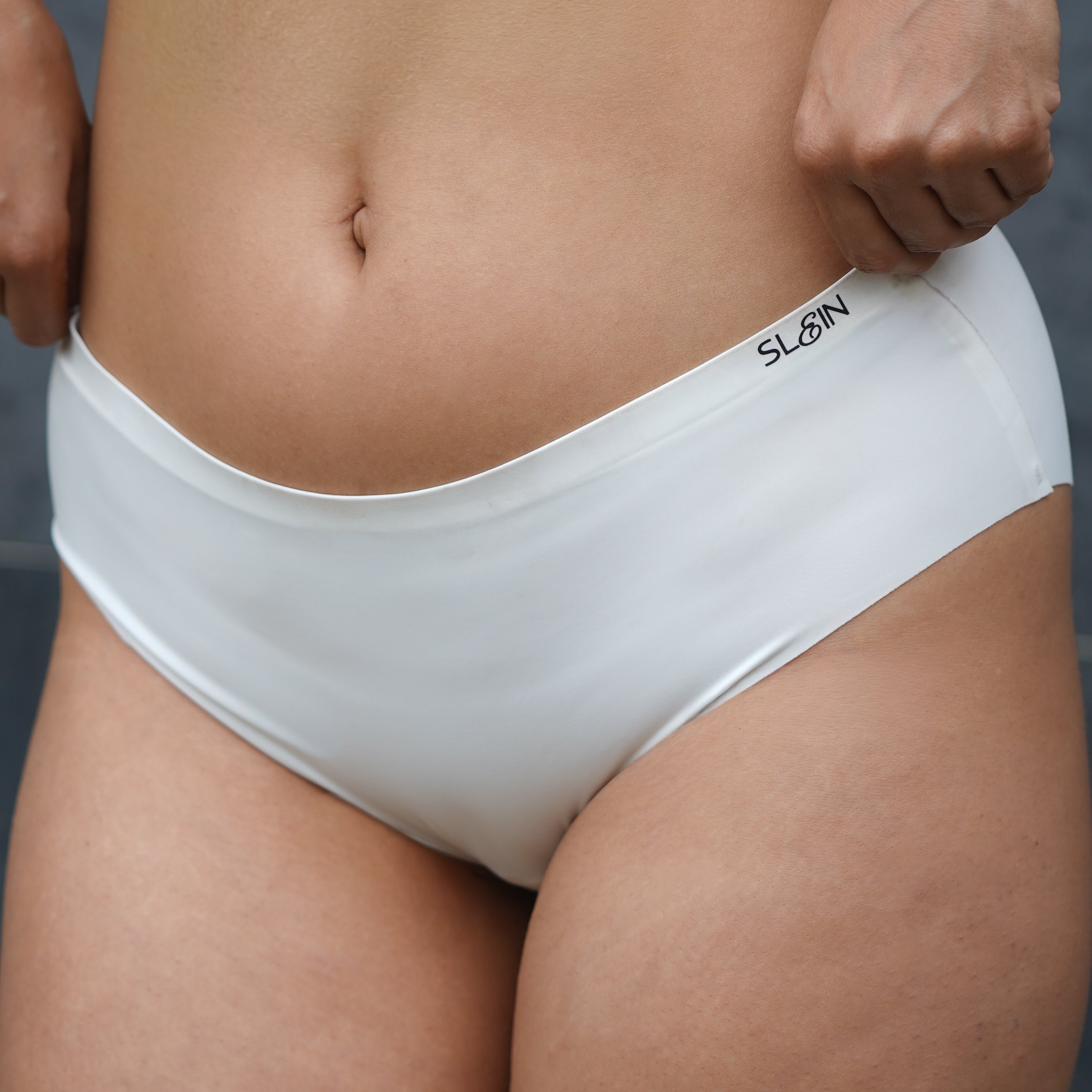 Seamless Mid Rise Thongs