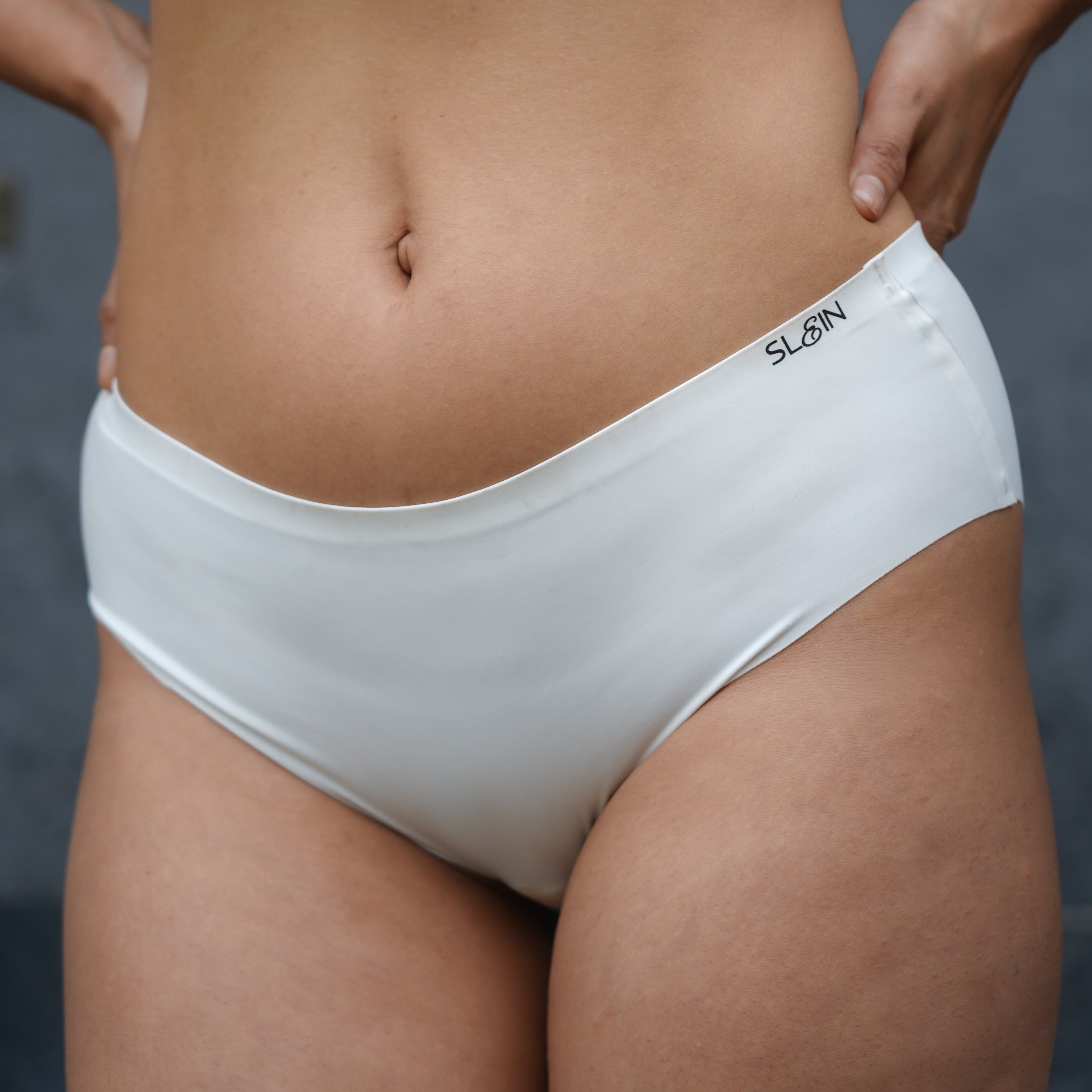 Seamless Mid Rise Thongs