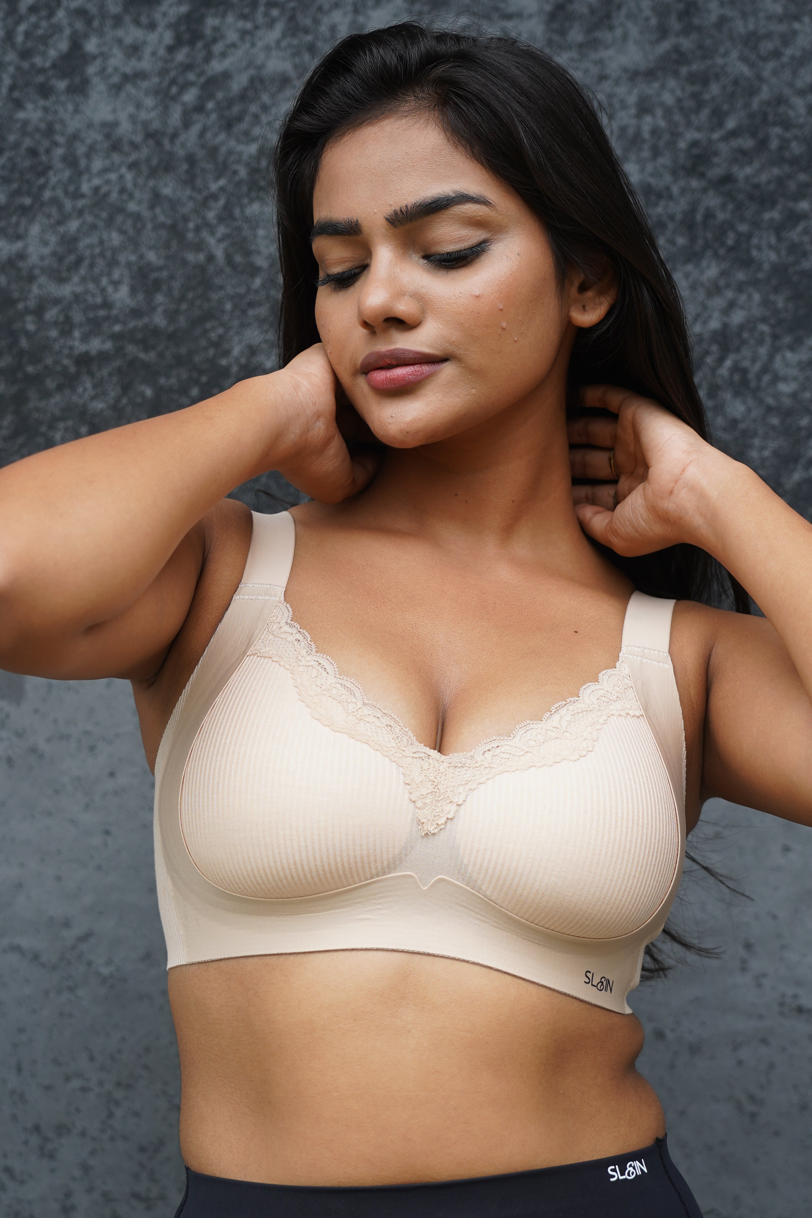 Full Coverage Laced Support Bra