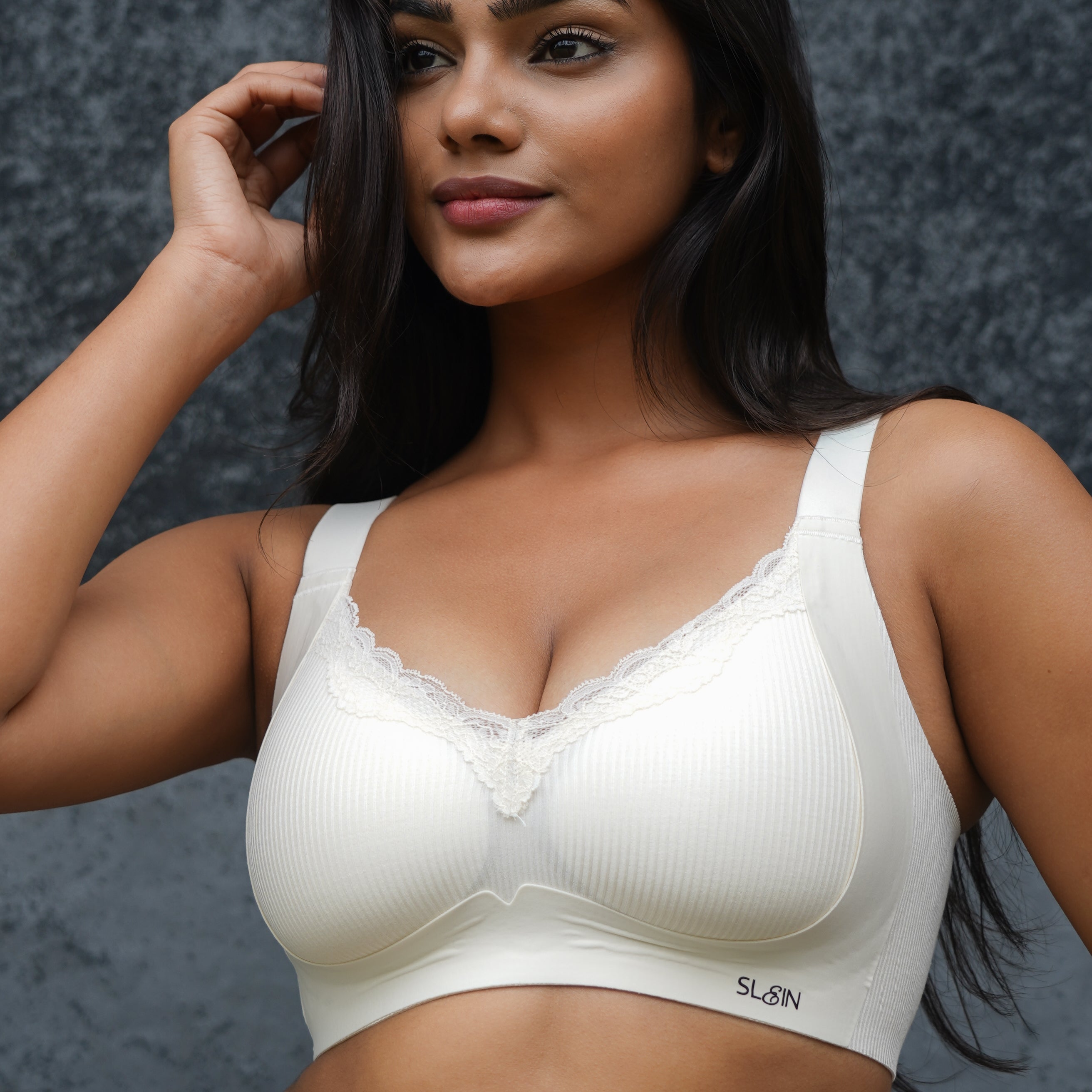 Full Coverage Laced Support Bra