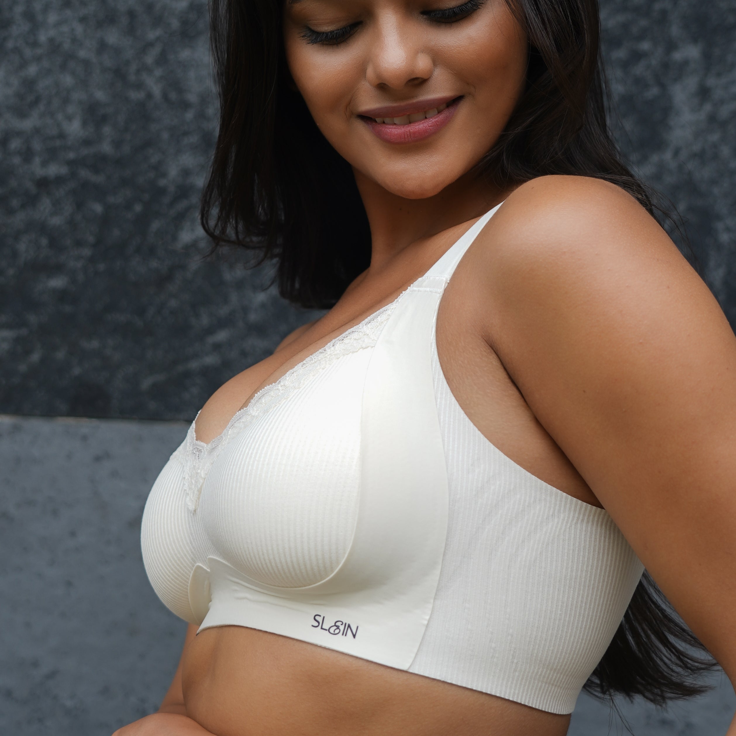 Full Coverage Laced Support Bra