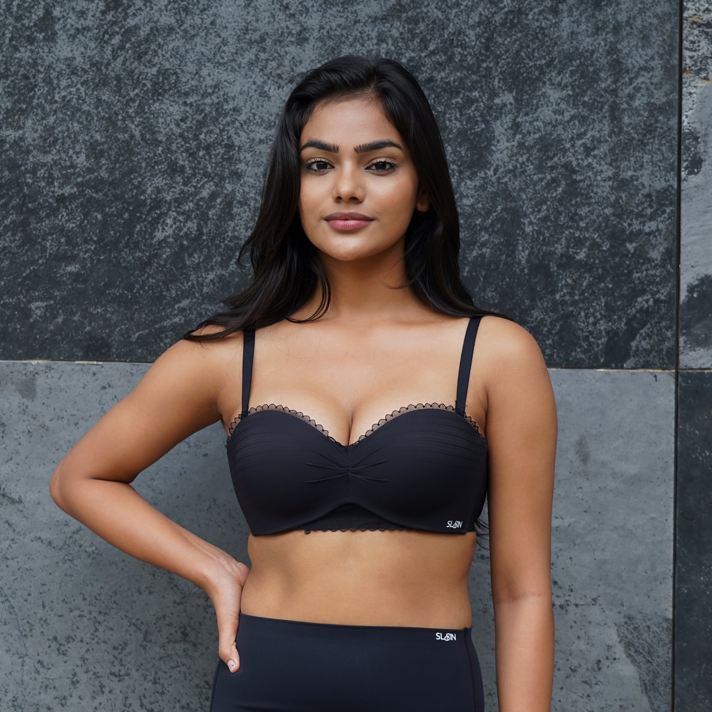 Bandeau-Style Wireless Bra With Scalloped Trim