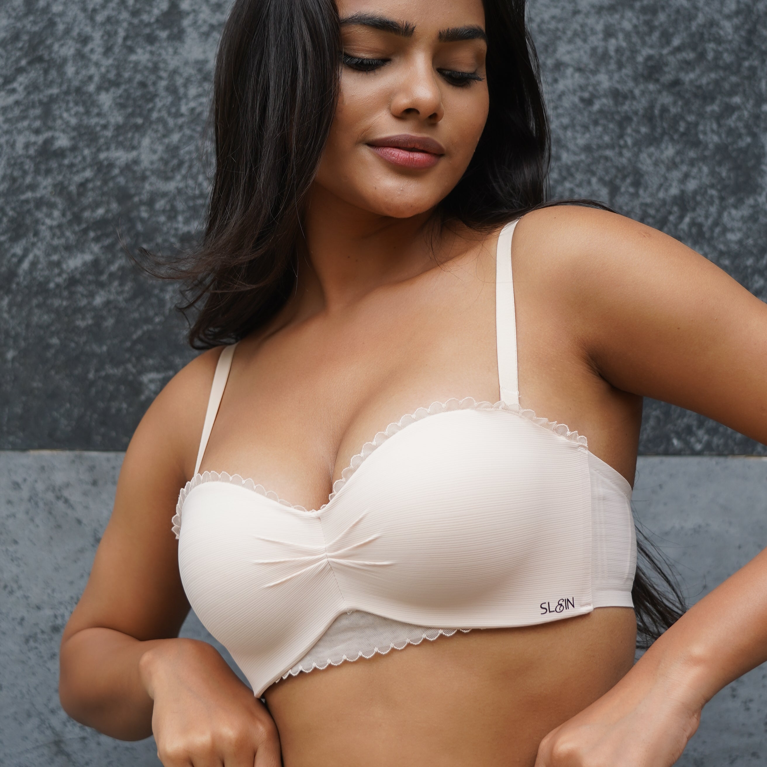 Bandeau-Style Wireless Bra With Scalloped Trim