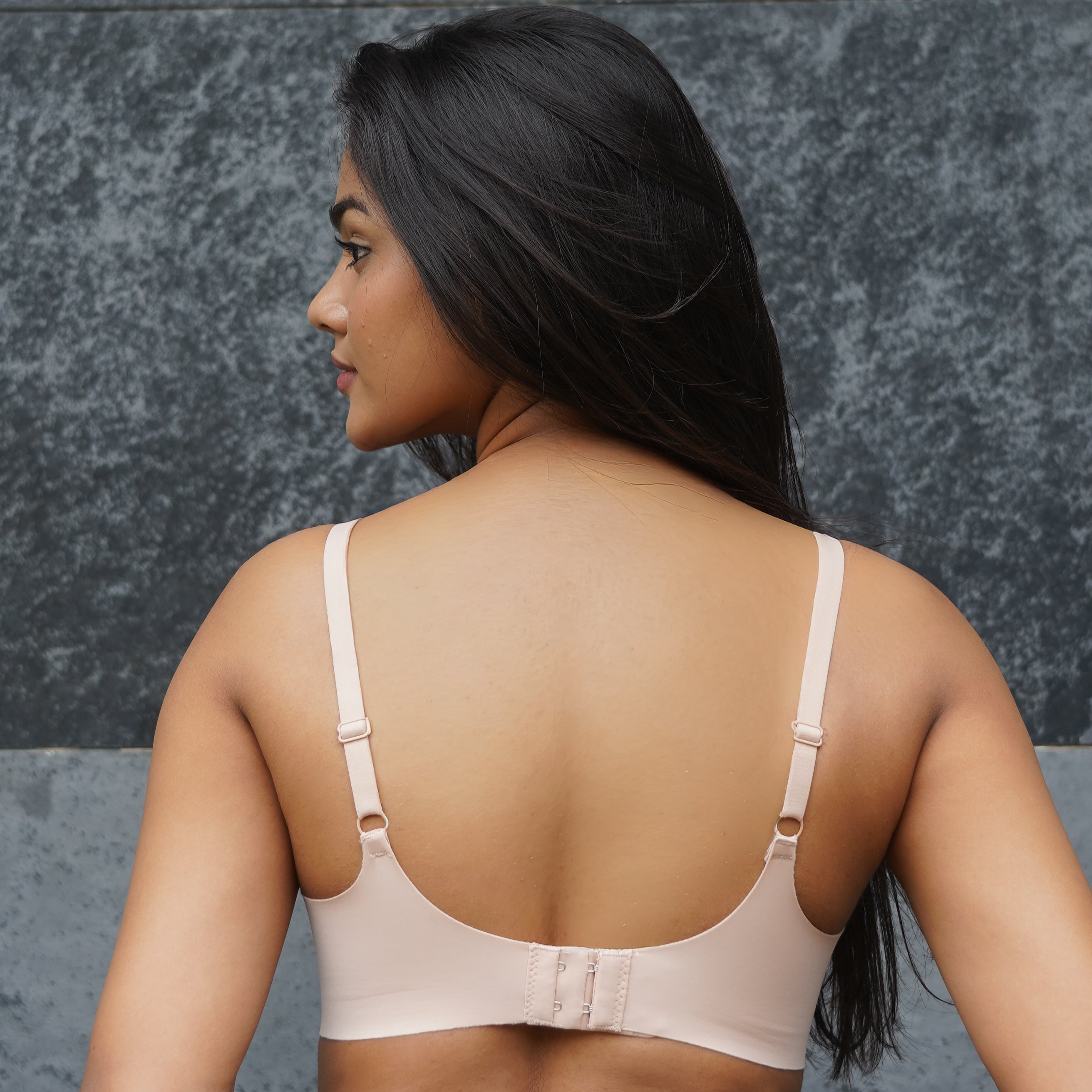 Seamless Plunge Neck Bra
