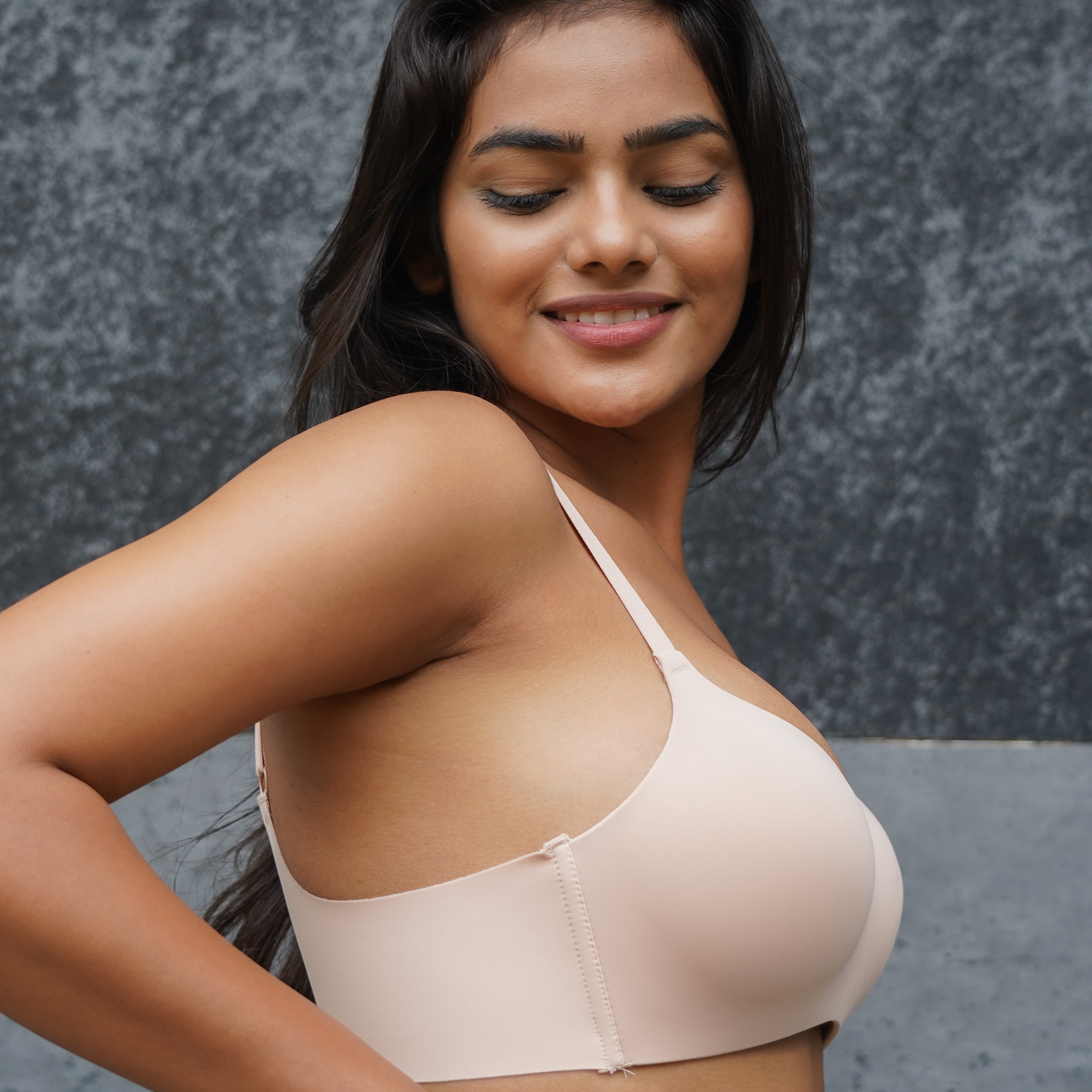 Seamless Plunge Neck Bra