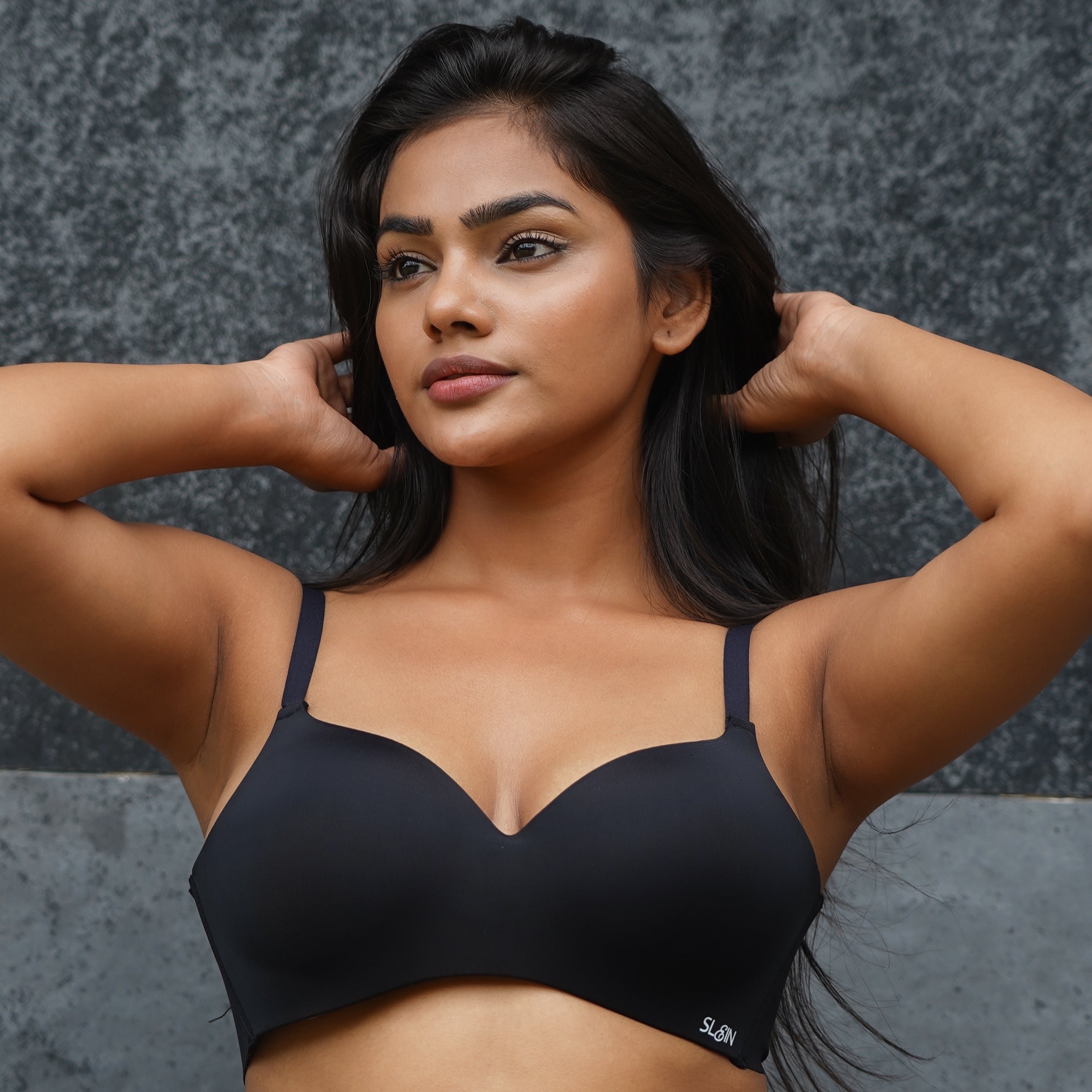 Seamless Plunge Neck Bra