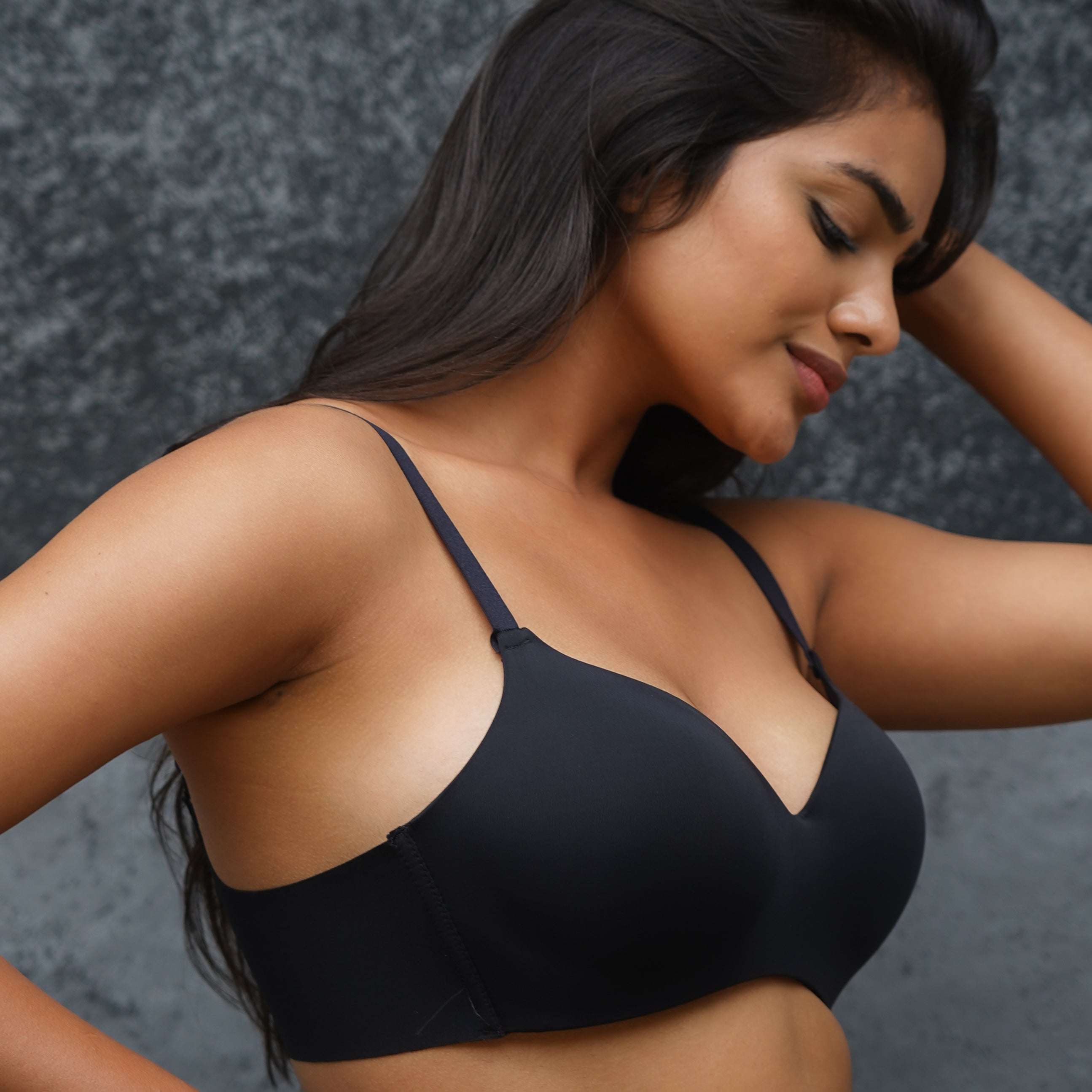Seamless Plunge Neck Bra