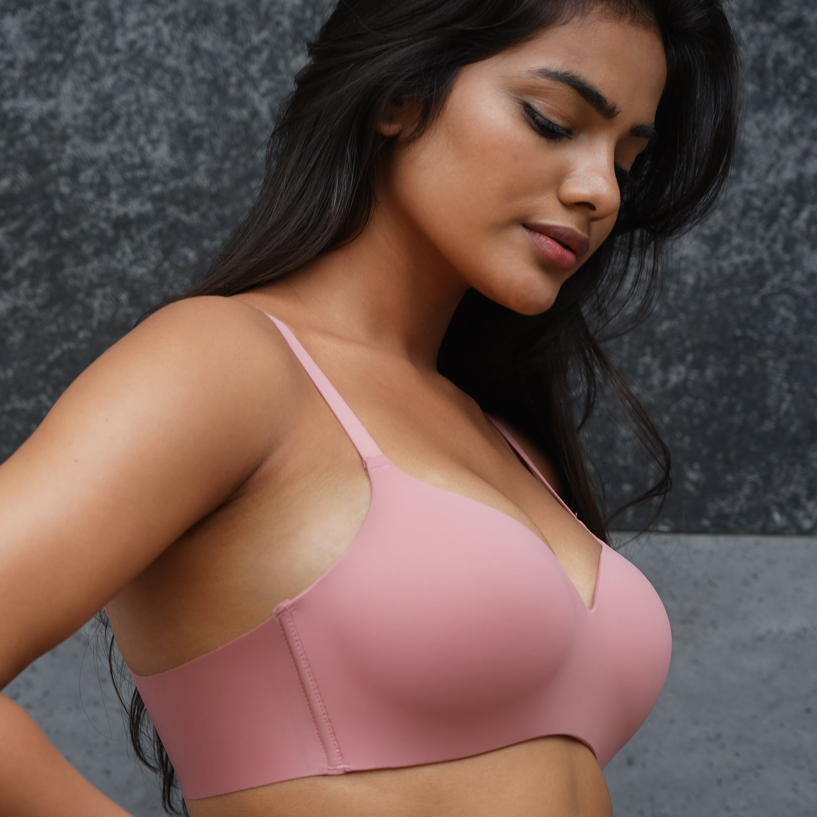 Seamless Plunge Neck Bra