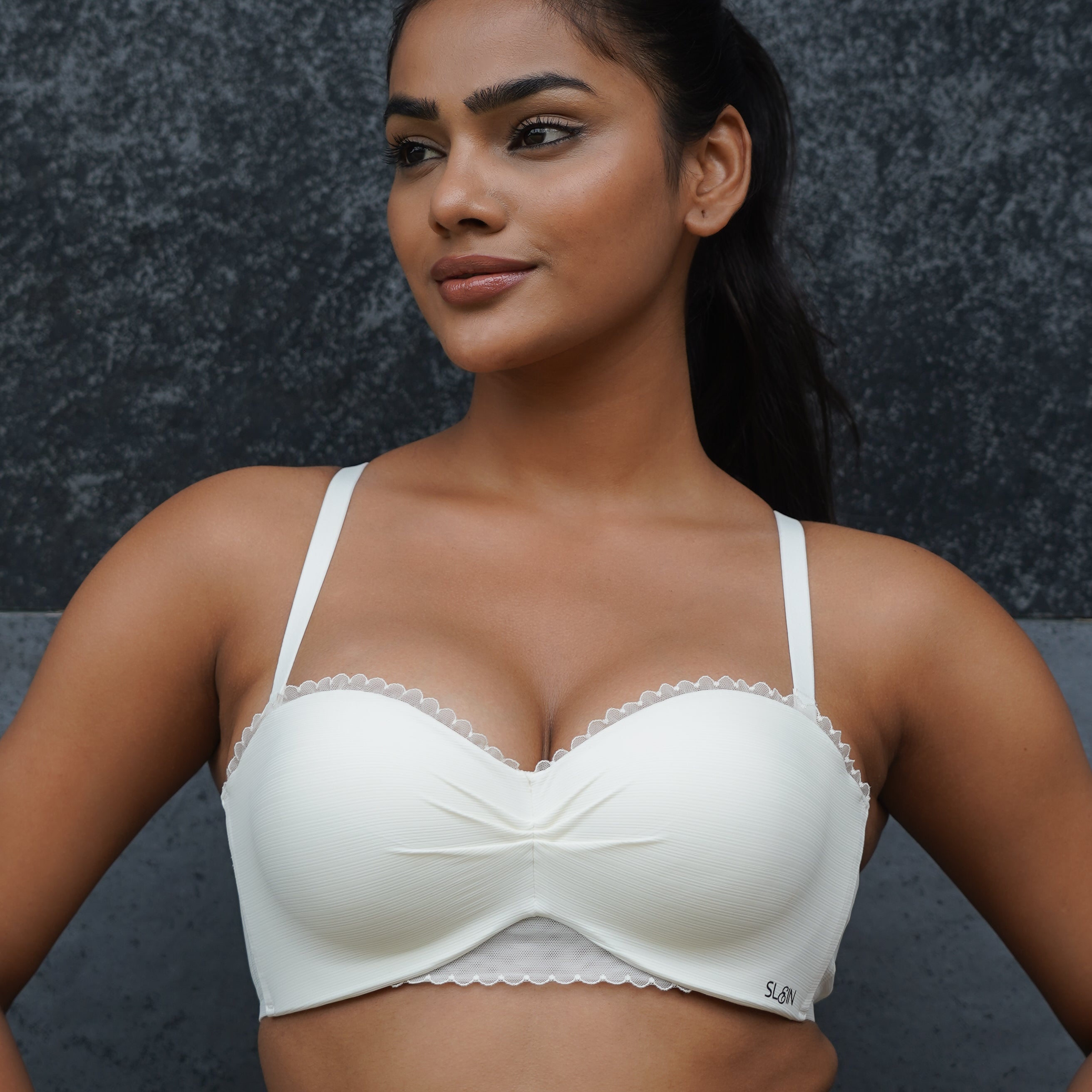 Bandeau-Style Wireless Bra With Scalloped Trim