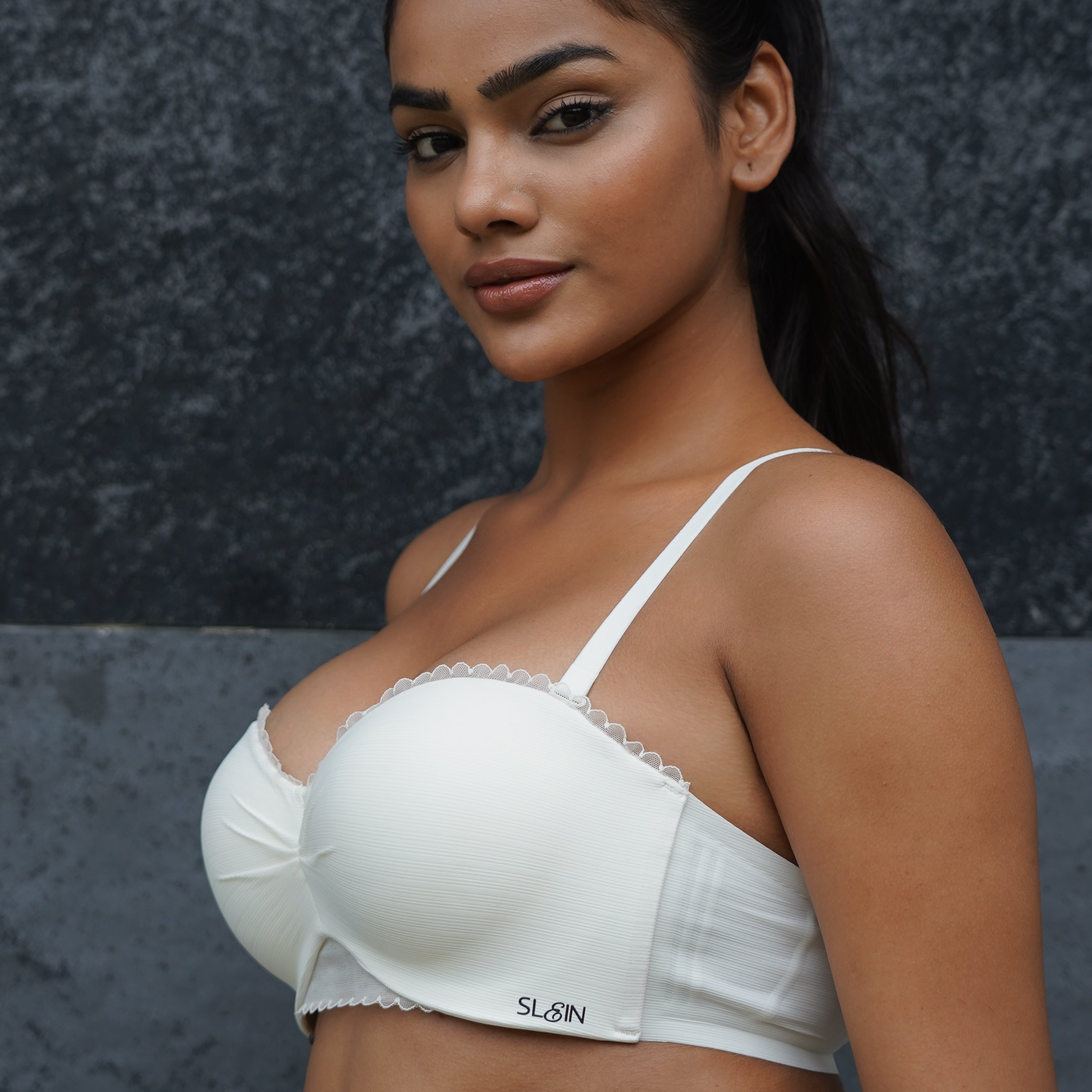 Bandeau-Style Wireless Bra With Scalloped Trim