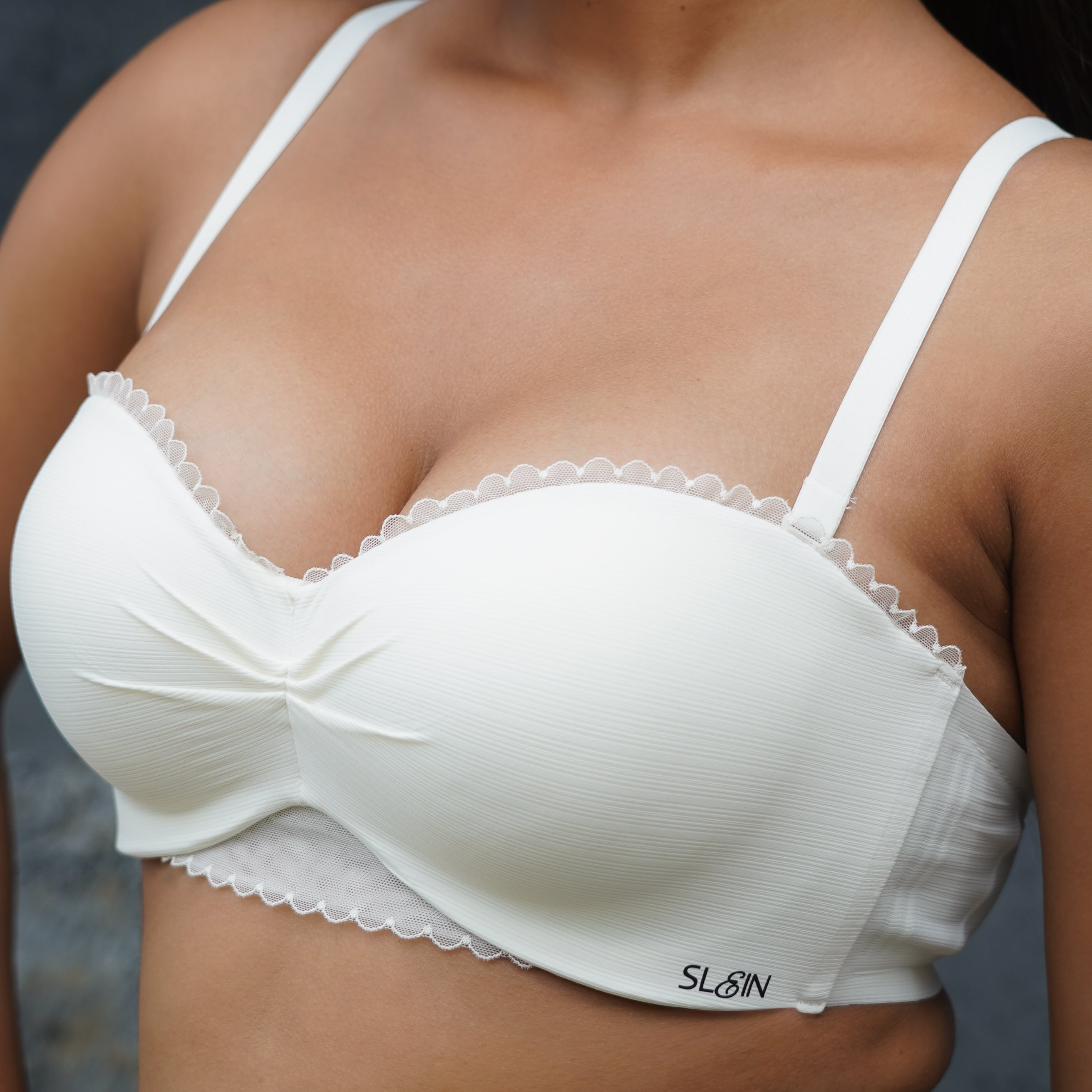 Bandeau-Style Wireless Bra With Scalloped Trim