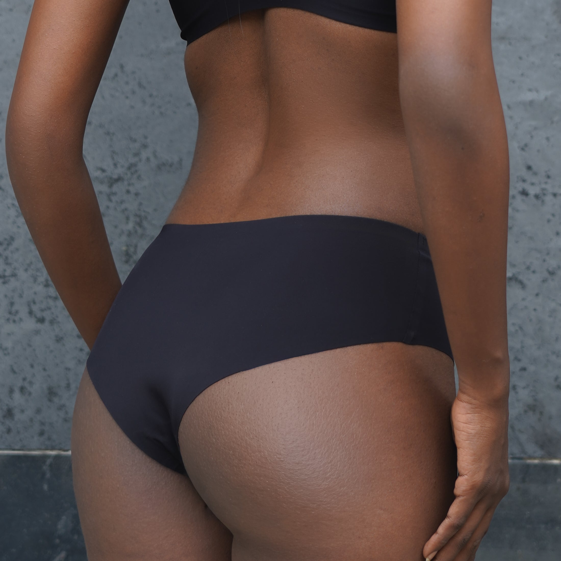 Seamless Mid Rise Thongs